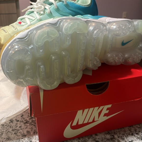 Selling - Picture 3 of 4